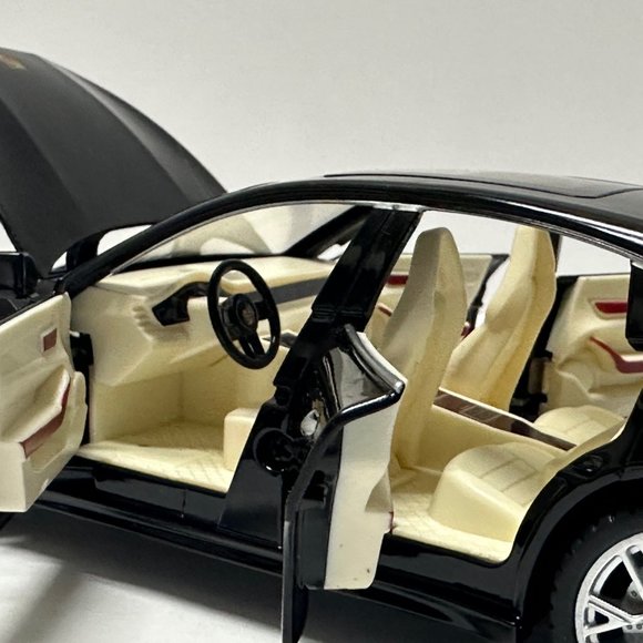 1:24 2020 Porsche Panamera Black Diecast With LED Lights - Picture 7 of 9